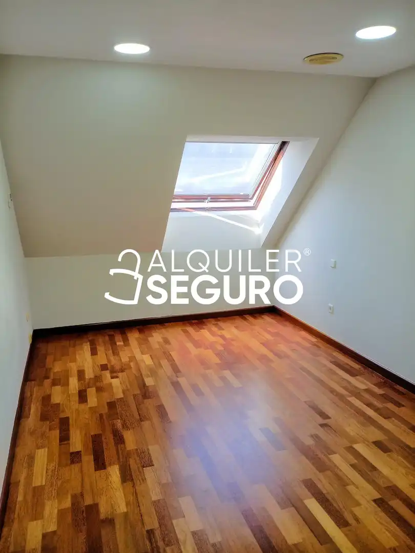Bedroom of Flat for rent in Valladolid  with Air Conditioner and Heating