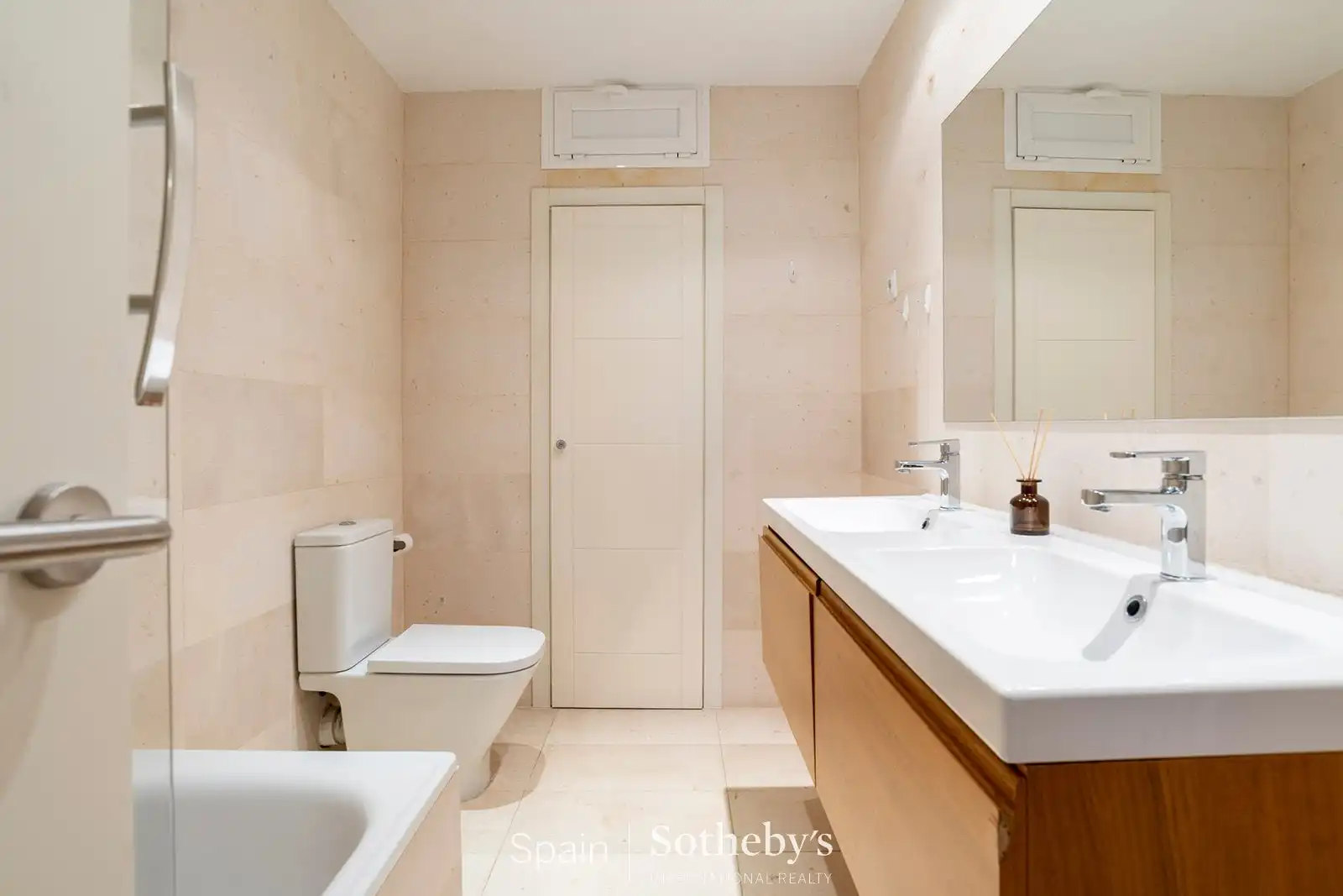 Badezimmer von Wohnungen zur Miete in Madrid mit Klimaanlage, Heizung und Haustiere erlaubt