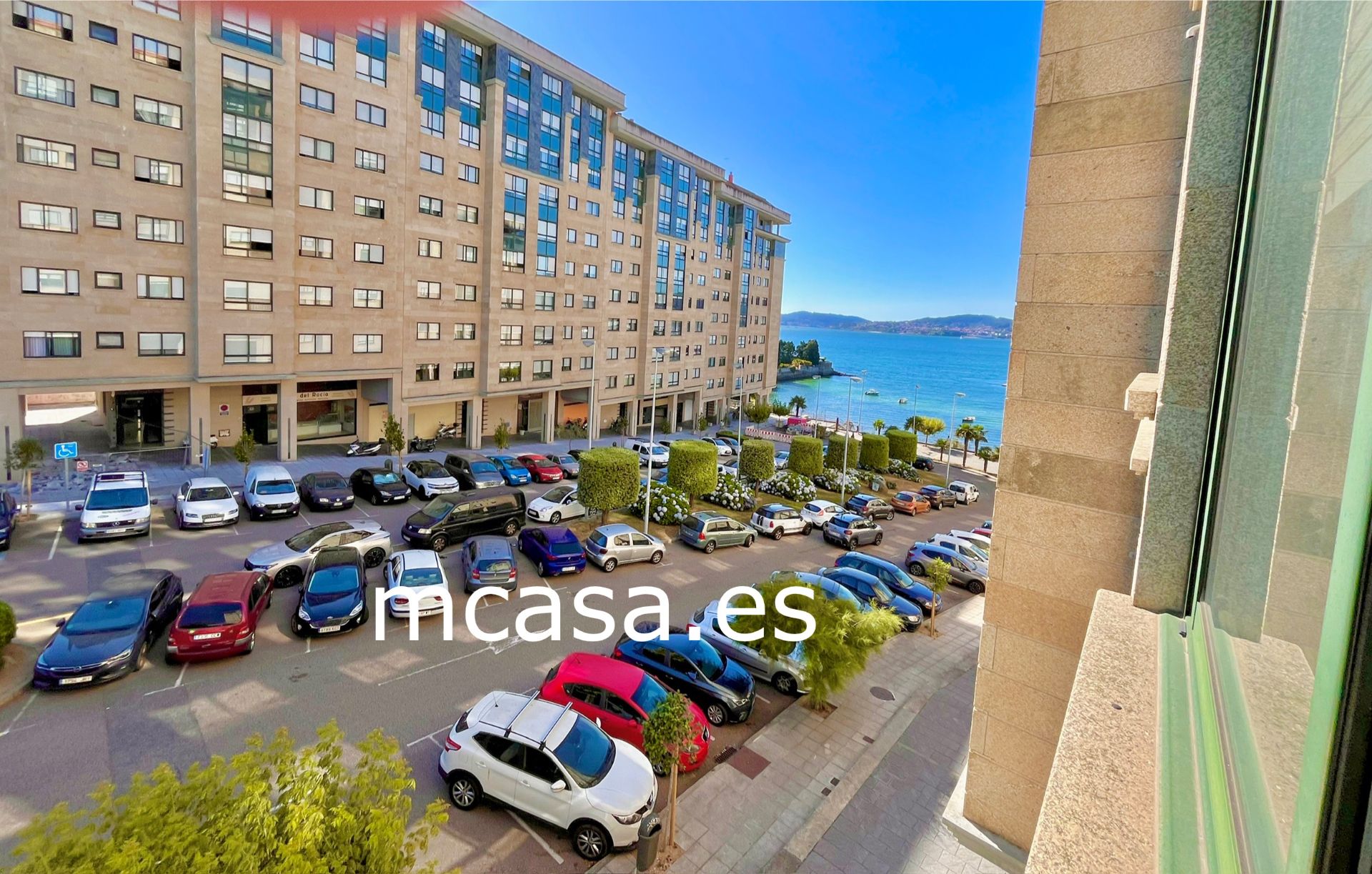 Vista exterior de Pis en venda en Vigo  amb Calefacció, Jardí privat i Parquet