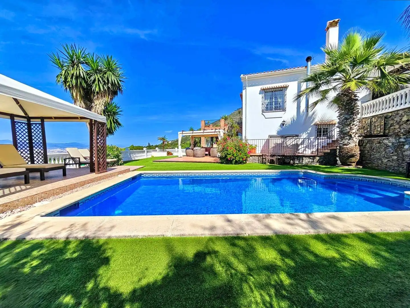 Schwimmbecken von Haus oder Chalet zum Verkauf in Alhaurín de la Torre mit Privatgarten, Terrasse und Abstellraum