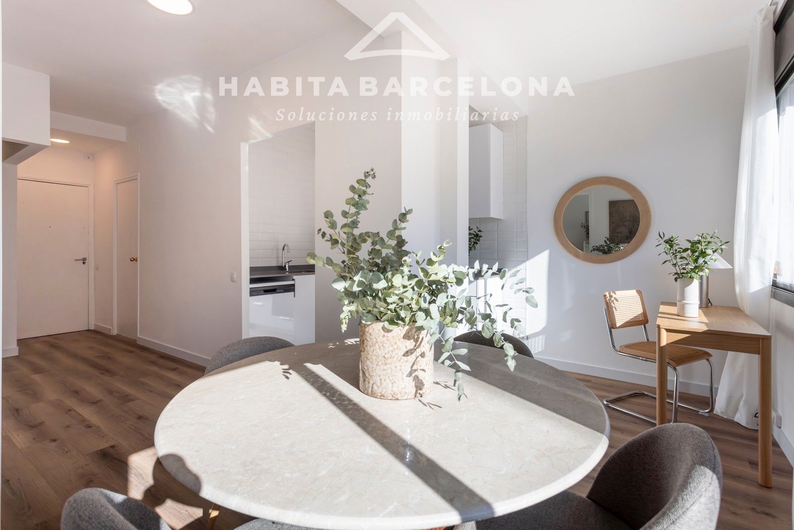 Dormitori de Pis de lloguer en  Barcelona Capital amb Aire condicionat, Calefacció i Parquet