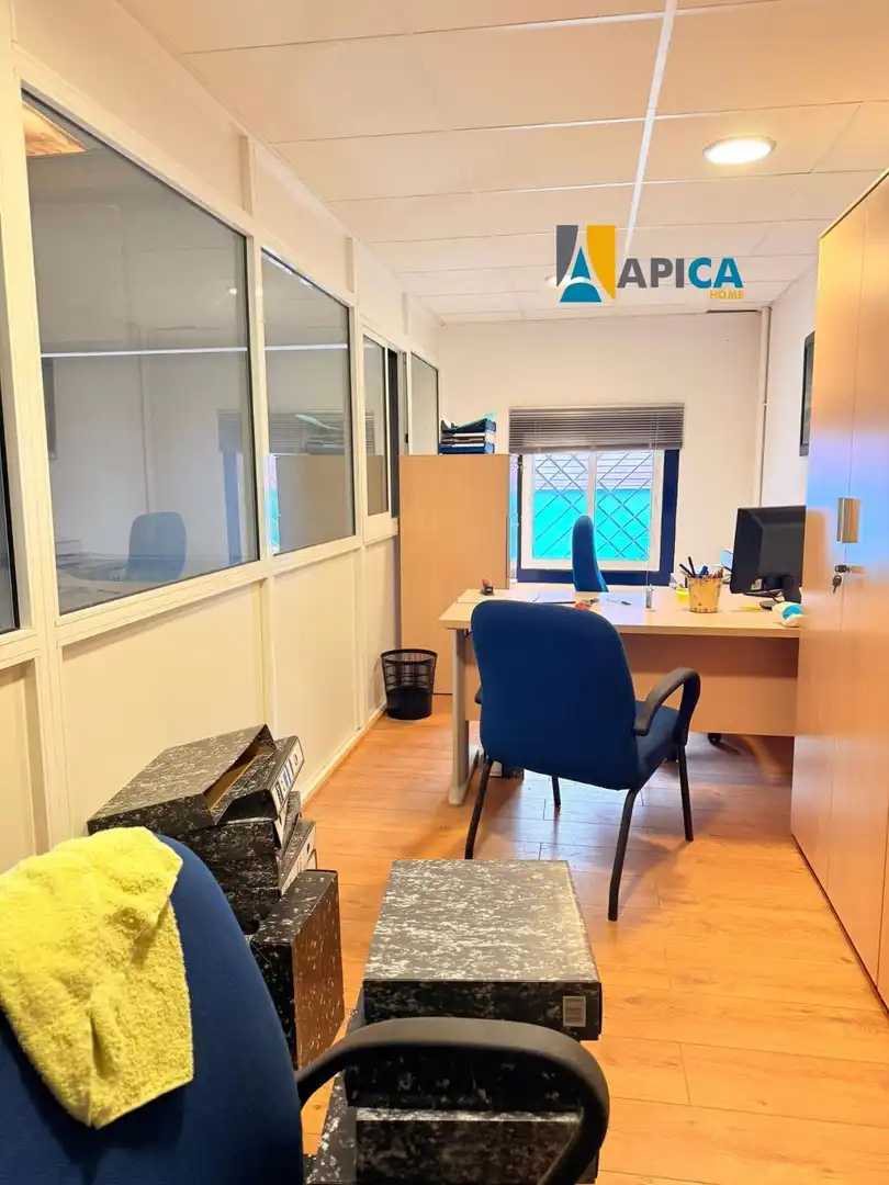 Nave industrial en venta en La Línea de la Concepción con Alarma