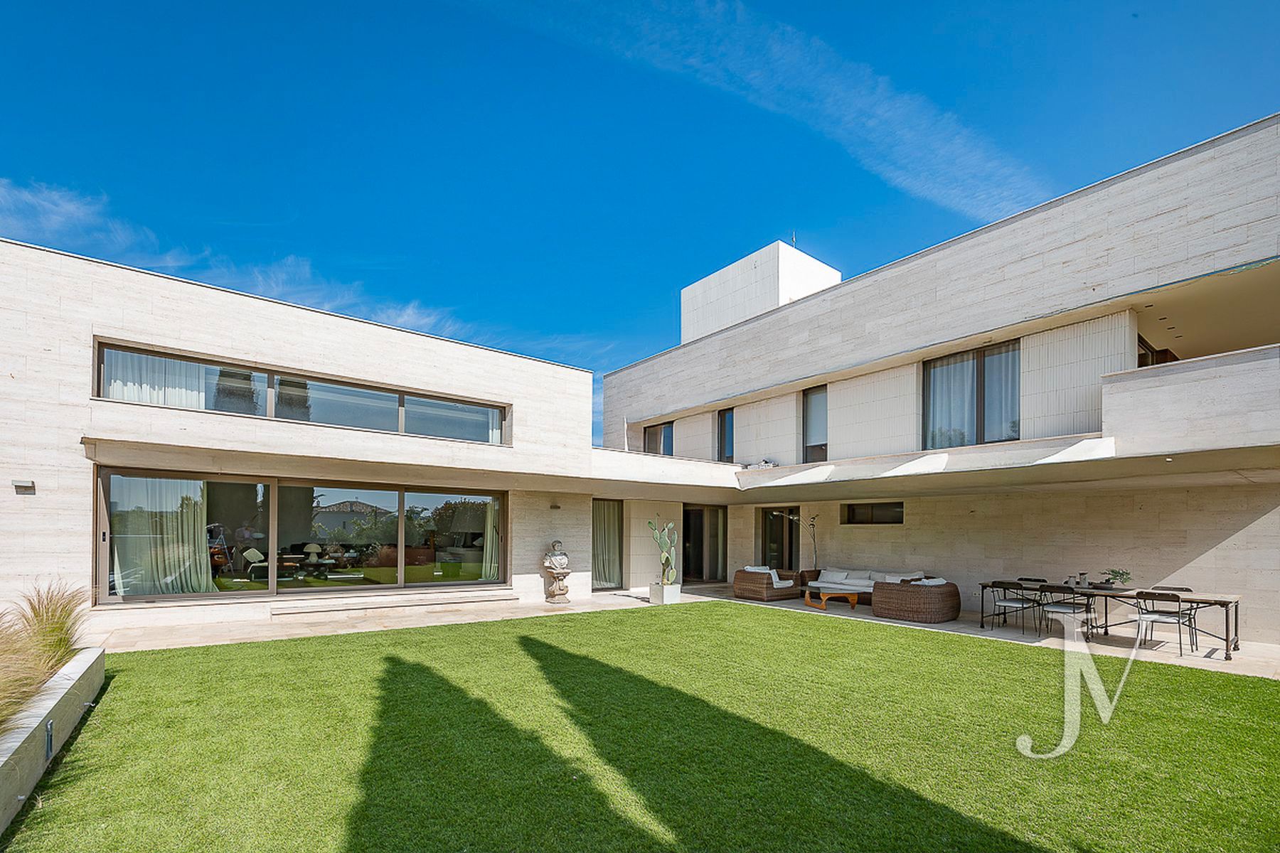 Vista exterior de Casa o xalet en venda en  Madrid Capital amb Aire condicionat, Calefacció i Jardí privat