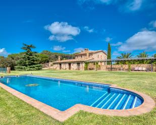 Piscina de Finca rústica en venda en Castell-Platja d'Aro amb Aire condicionat, Terrassa i Piscina