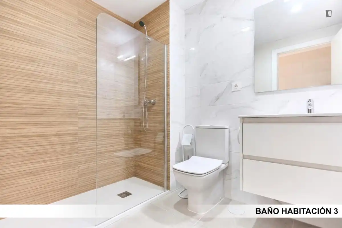 Bany de Apartament per a compartir en Dos Hermanas amb Aire condicionat, Calefacció i Moblat