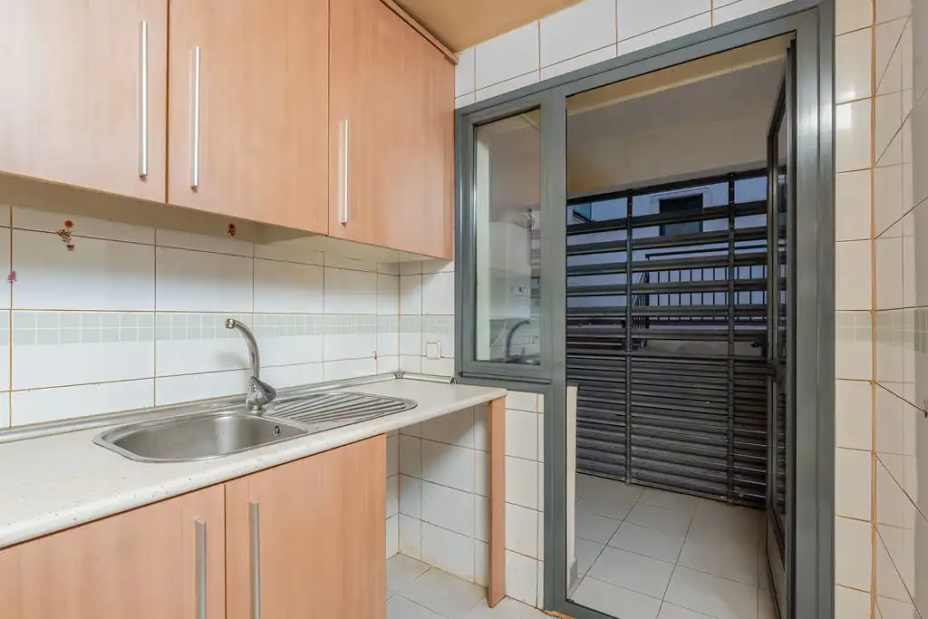 Flat for sale in C/ Plaza de la Estación - Res , Jardín de los Reyes - Parque Real
