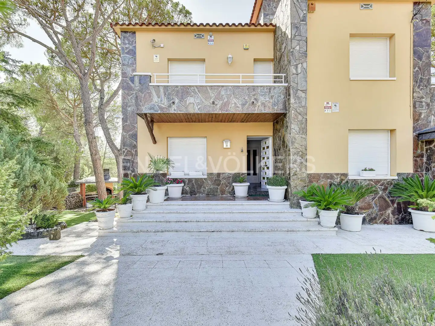 Vista exterior de Finca rústica en venda en Vacarisses amb Calefacció, Jardí privat i Traster