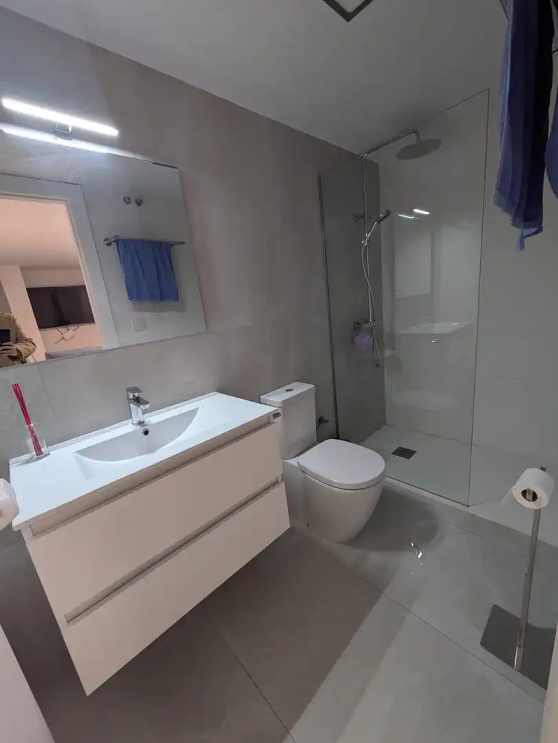 Bany de Casa o xalet en venda en Orihuela amb Jardí privat, Terrassa i Piscina