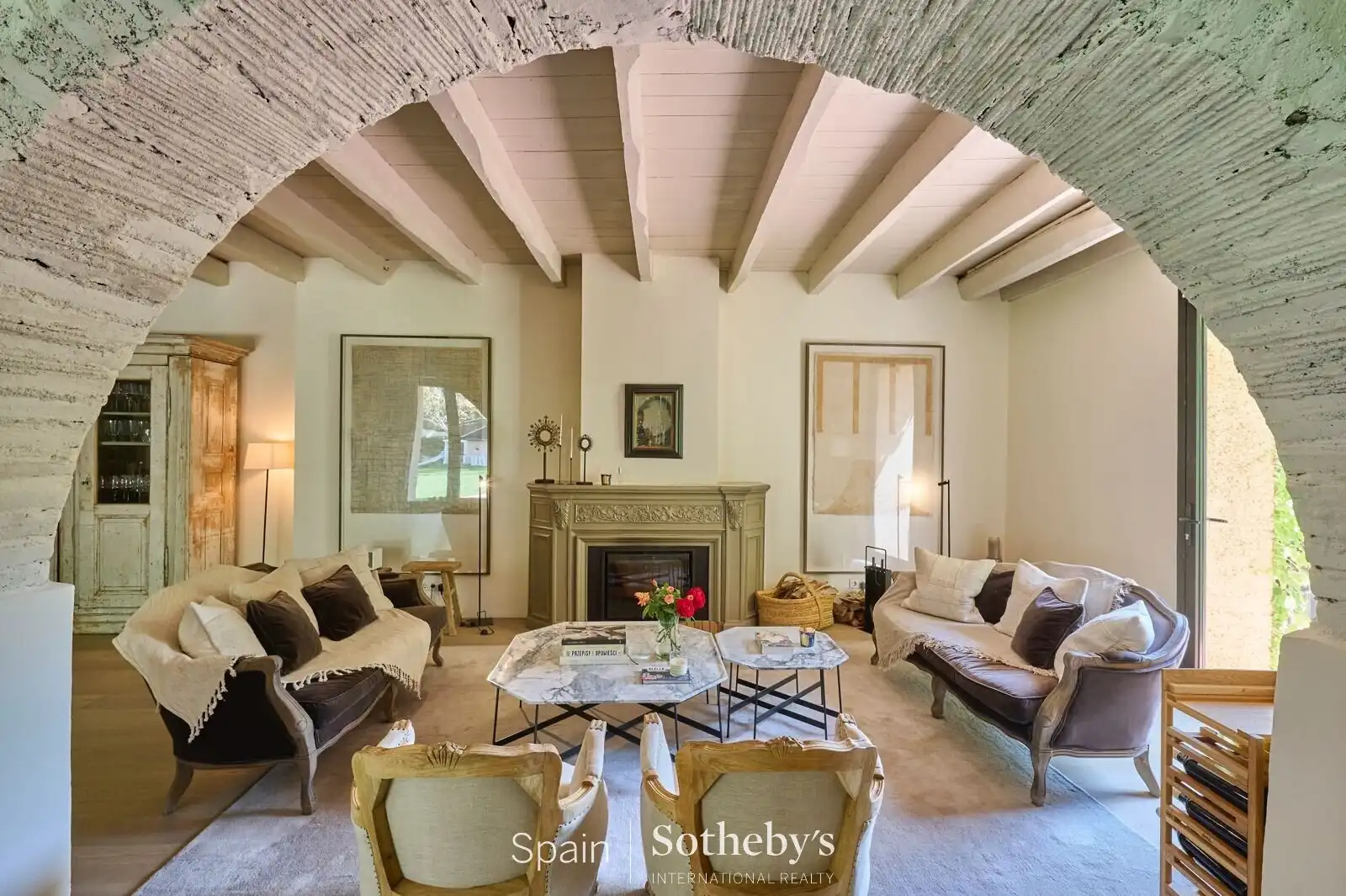 Sala d'estar de Casa o xalet en venda en Alella amb Aire condicionat, Calefacció i Jardí privat