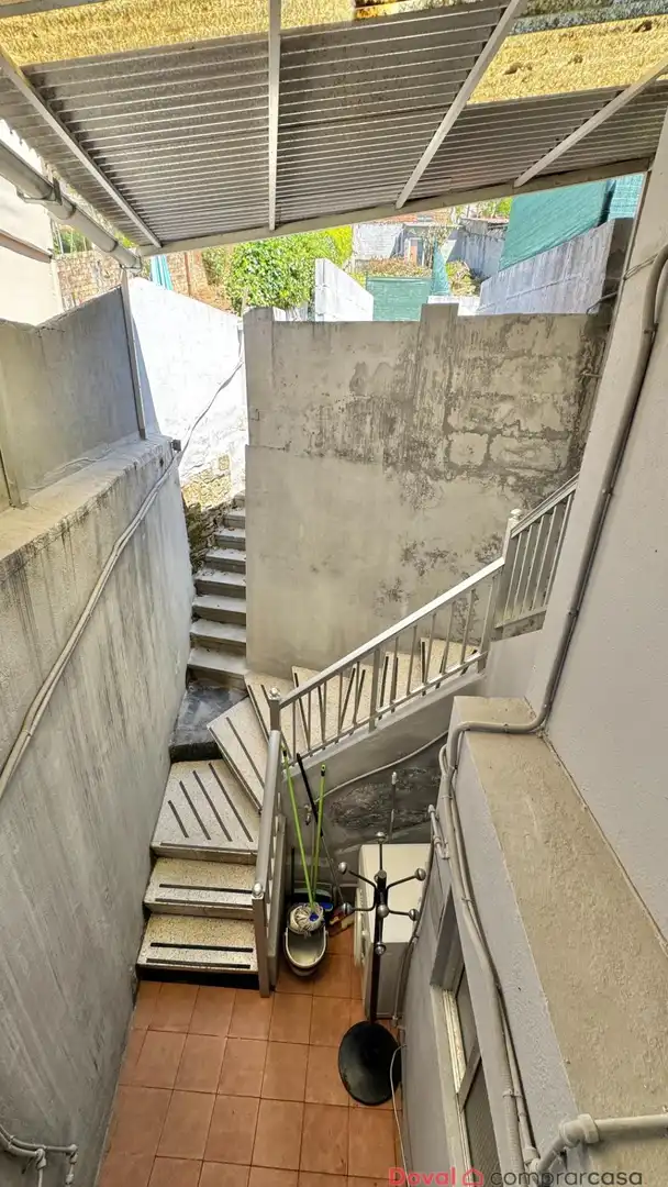 Vista exterior de Casa o chalet en venta en Vigo  con Parquet, Terraza y Amueblado