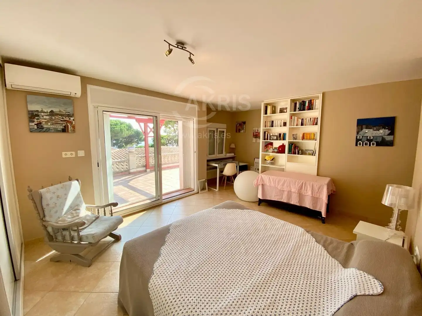 Casa con piscina en venta en Canyelles, imagen 5