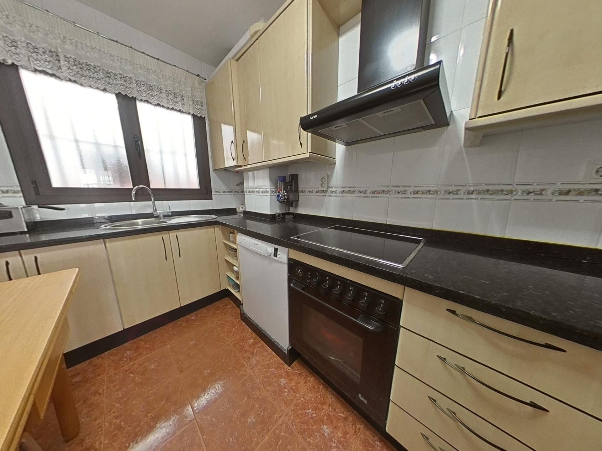 Cuina de Casa adosada en venda en  Córdoba Capital amb Aire condicionat, Calefacció i Terrassa