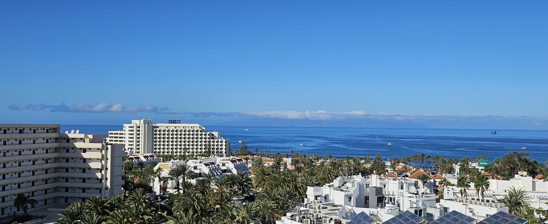 Vista exterior de Apartament en venda en Arona amb Jardí privat, Terrassa i Moblat