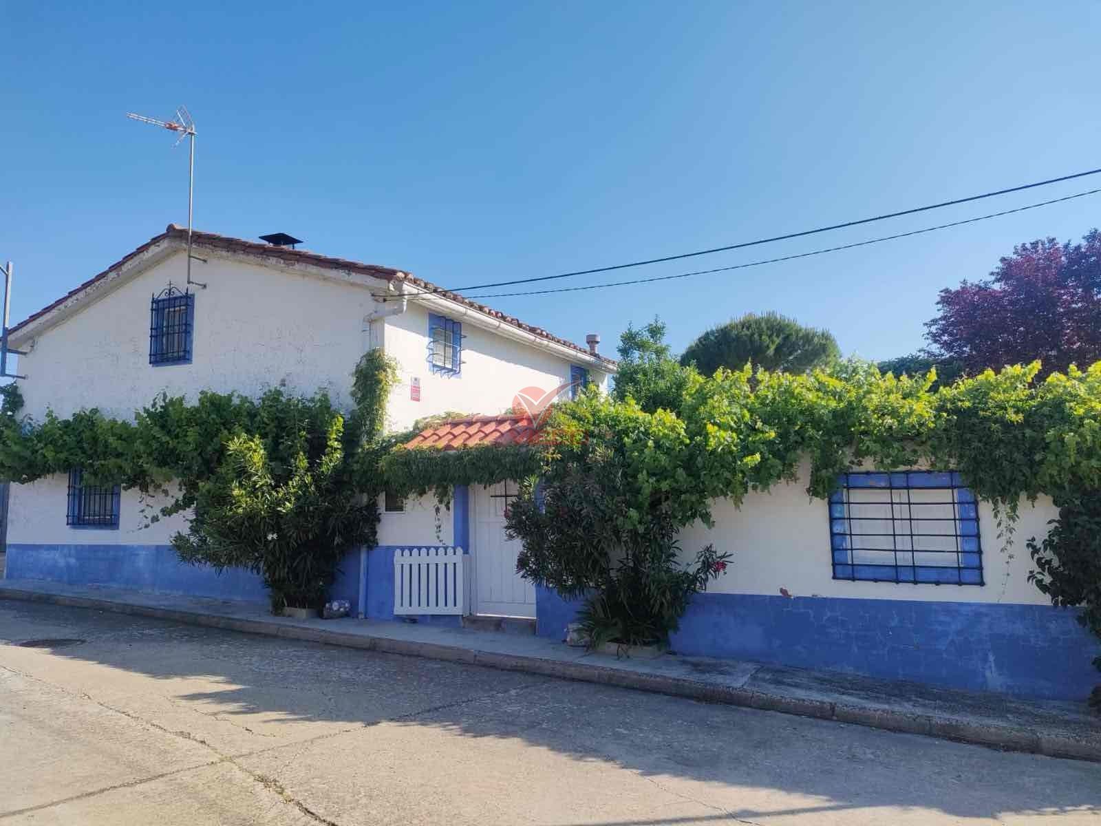 Vista exterior de Casa o xalet en venda en Villaralto amb Calefacció, Jardí privat i Traster