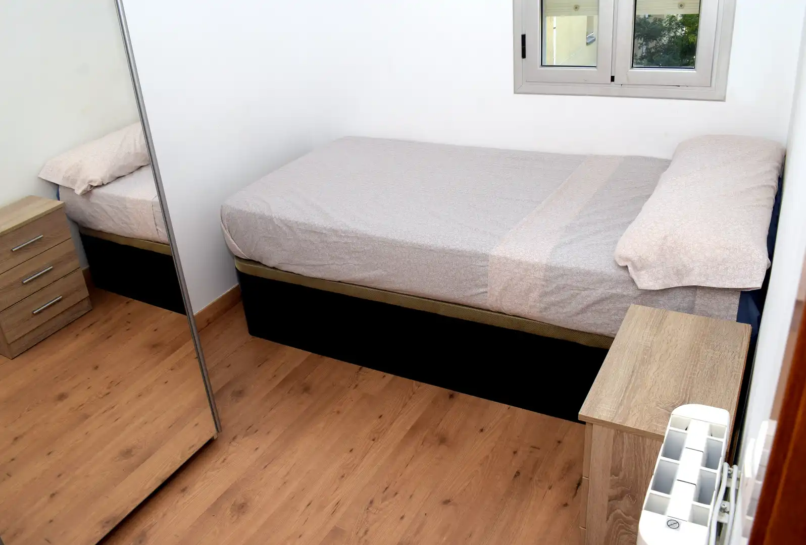 Habitación de Piso en venta en Terrassa con Aire acondicionado, Calefacción y Parquet