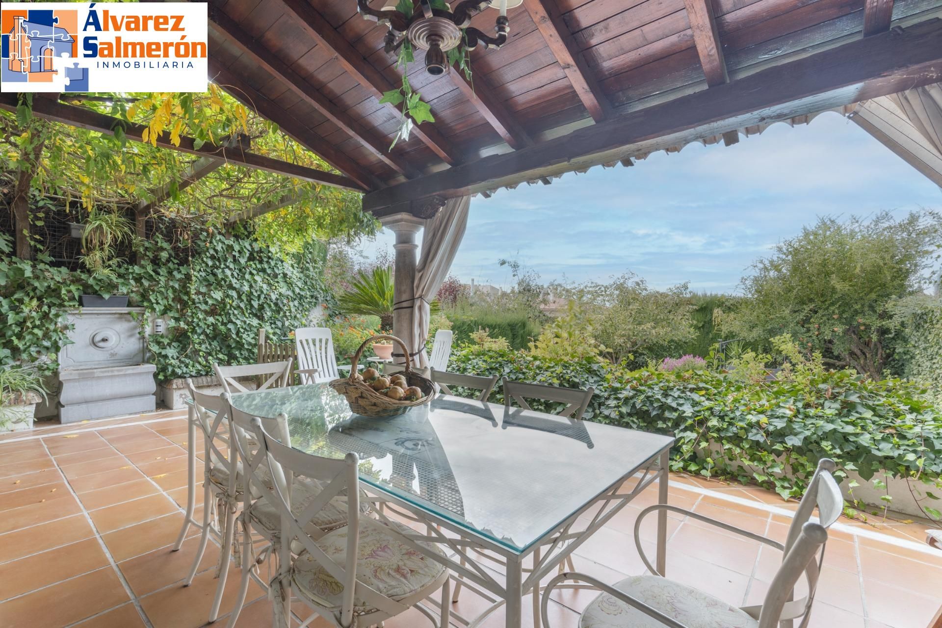 Jardí de Casa o xalet en venda en  Granada Capital amb Aire condicionat, Calefacció i Jardí privat