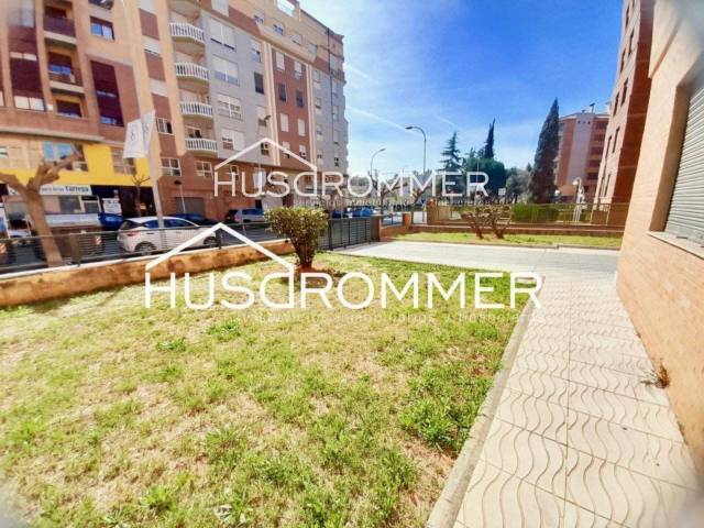 Oficina en Alquiler en Francesc Tàrrega en Piscinas