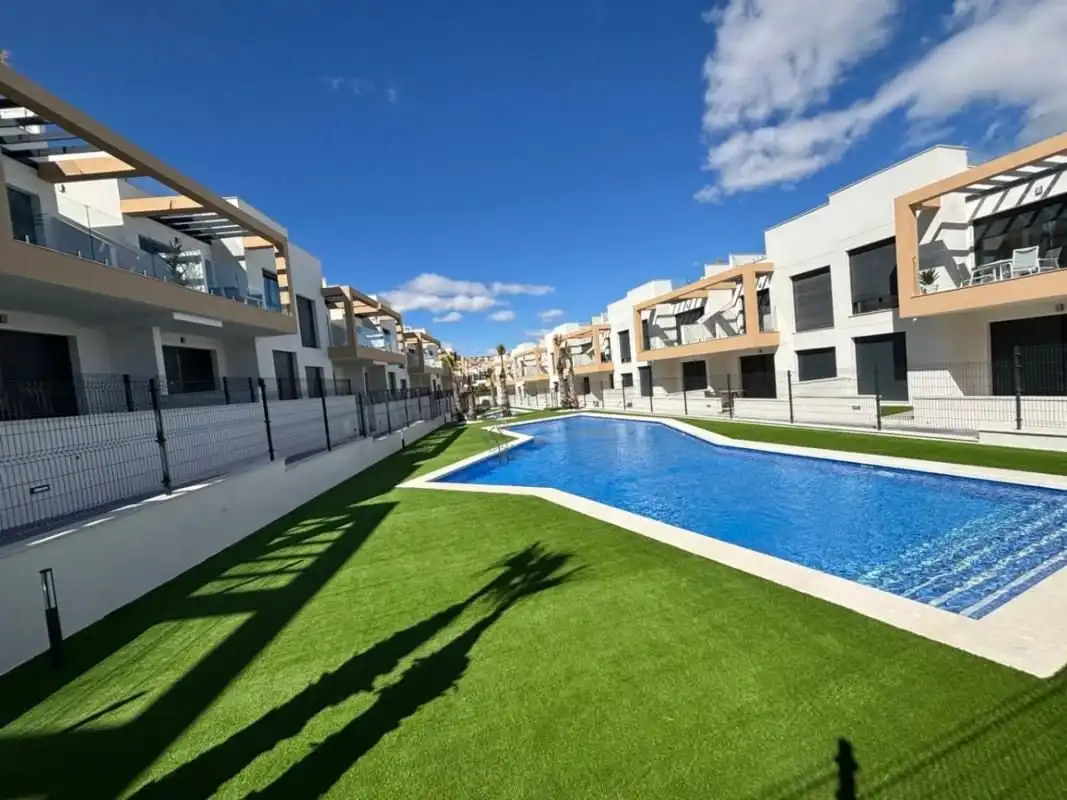 Apartament amb piscina en venda a Orihuela Costa