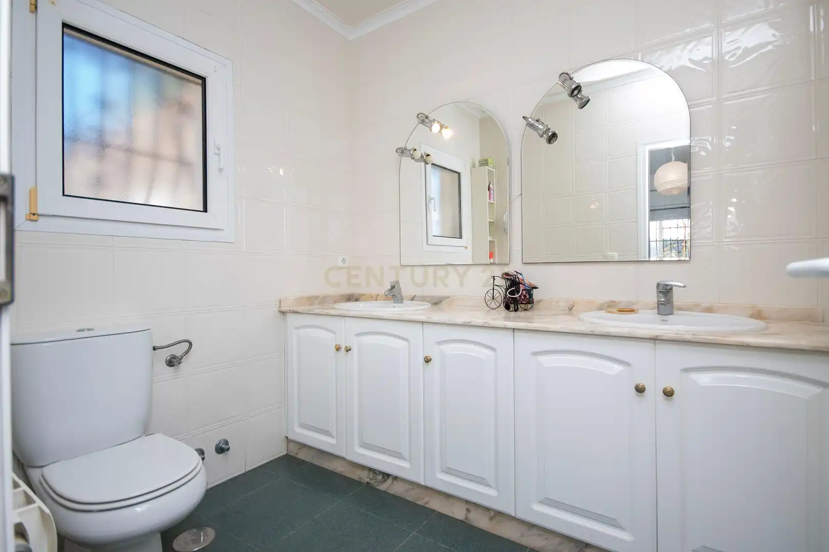 Baño de Casa o chalet en venta en Alicante / Alacant con Jardín privado, Trastero y Piscina