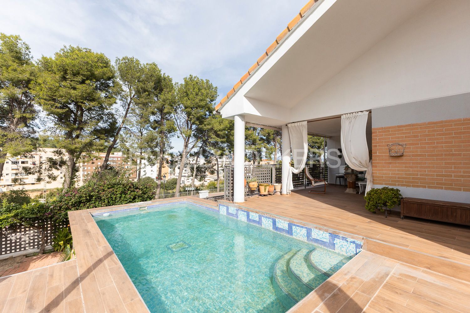 Swimming pool of House or chalet to rent in Chiva  with Air Conditioner, Heating and Private garden