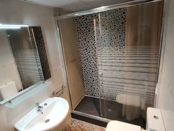 Badezimmer von Wohnung zur Miete in Barcelona mit Klimaanlage, Terrasse und Möbliert