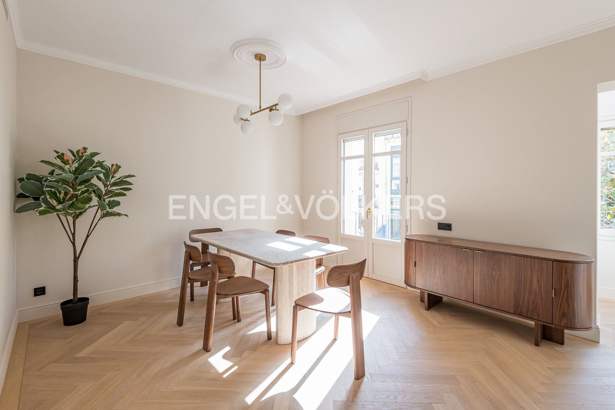 Menjador de Apartament de lloguer en  Barcelona Capital amb Calefacció, Parquet i Moblat