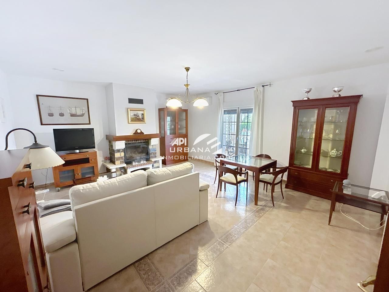 Sala d'estar de Casa o xalet en venda en Lucena amb Aire condicionat, Jardí privat i Terrassa