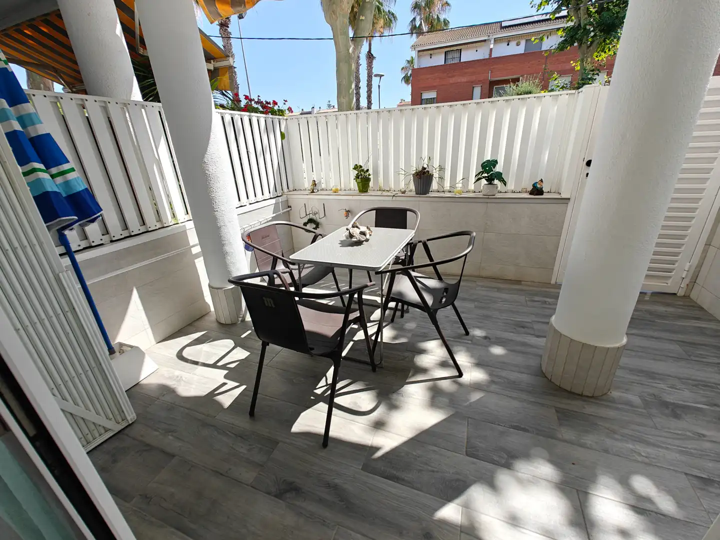Terrasse von Einfamilien-Reihenhaus zum Verkauf in Premià de Mar mit Klimaanlage, Heizung und Gemeinschaftspool