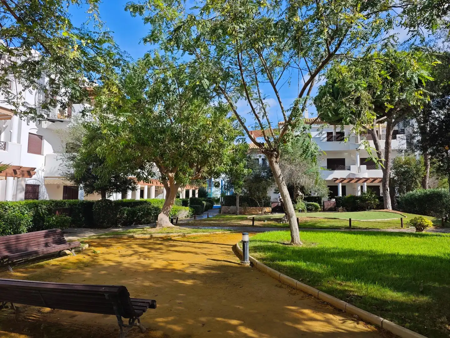 Vista exterior de Apartamento en venta en Chiclana de la Frontera con Jardín privado, Terraza y Amueblado