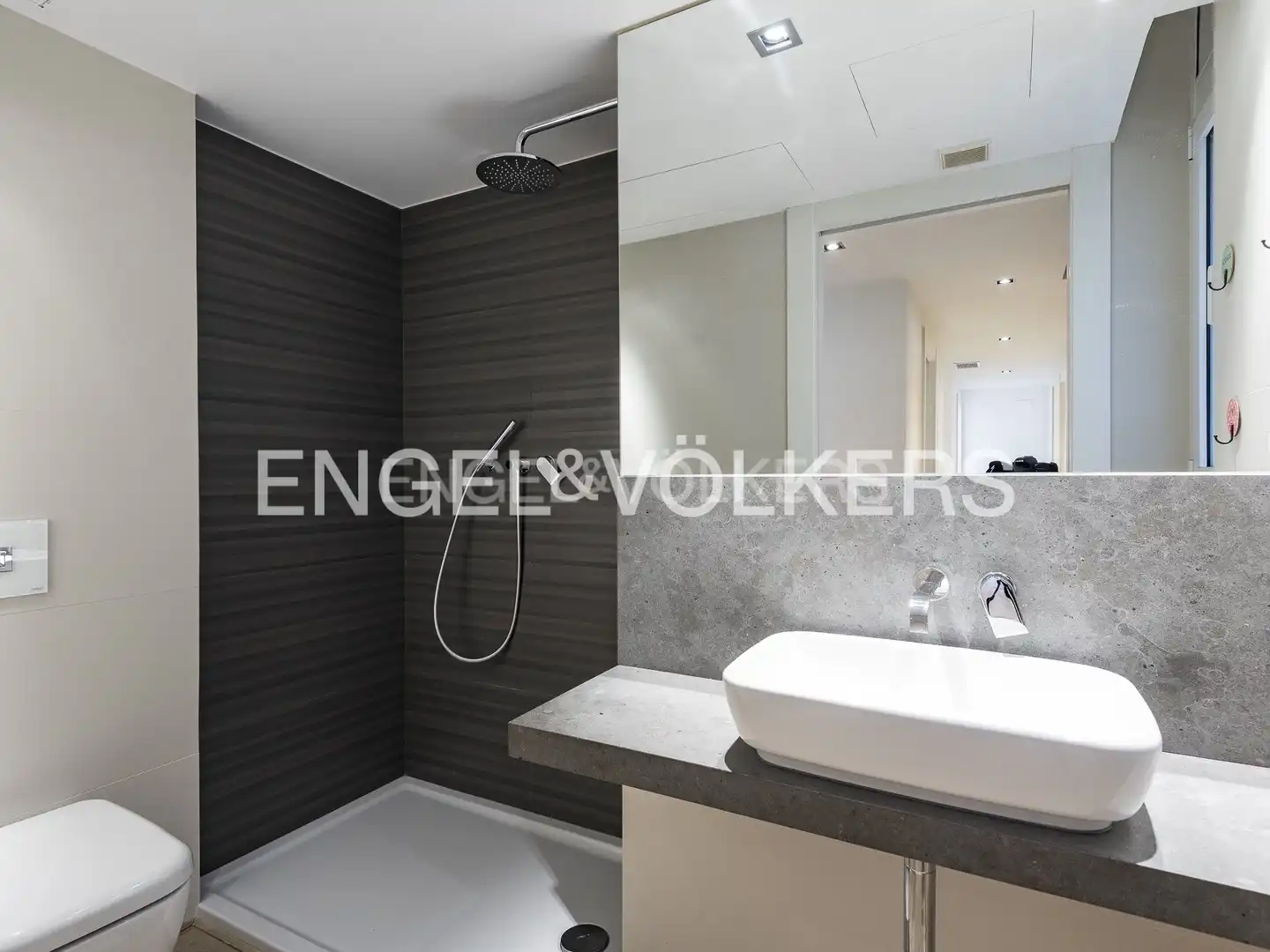 Bathroom of Flat for rent in Barcelona  with Air Conditioner, Heating and Parquet flooring