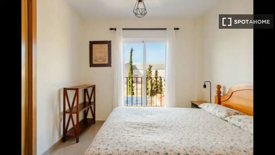 Dormitori de Apartament per a compartir en El Campello amb Aire condicionat, Terrassa i Moblat