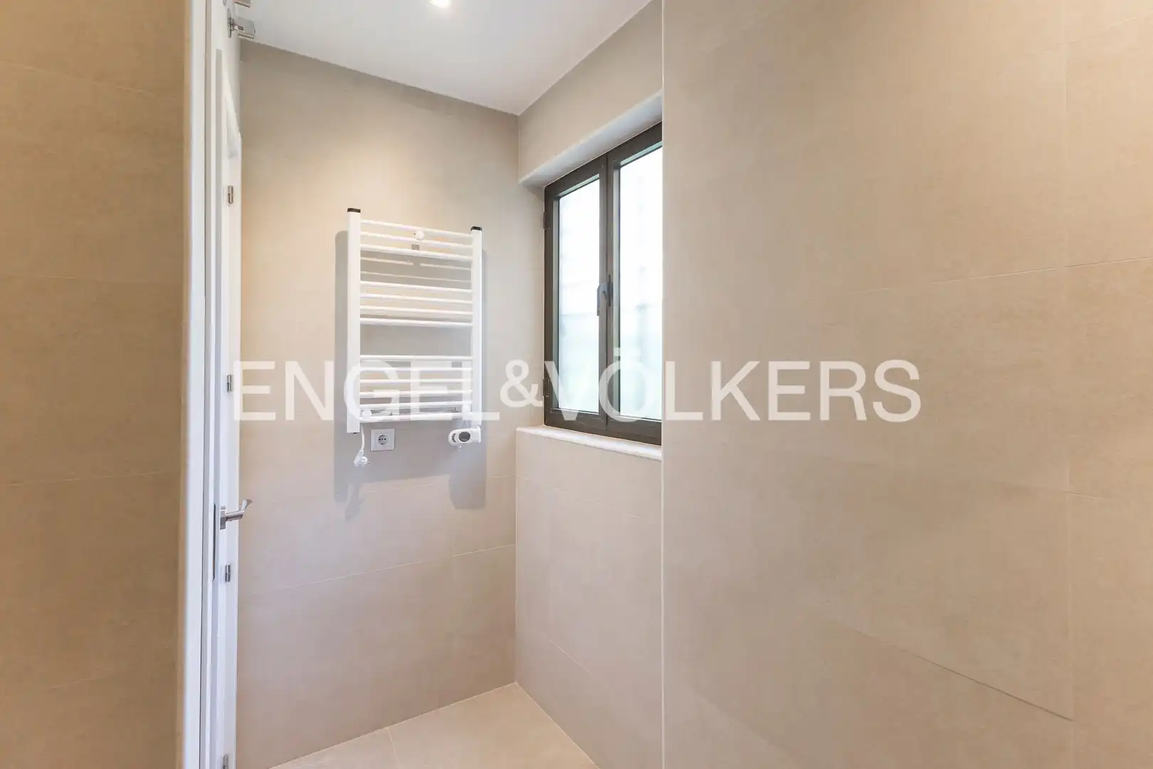 Baño de Apartamento de alquiler en Madrid con Aire acondicionado, Calefacción y Parquet