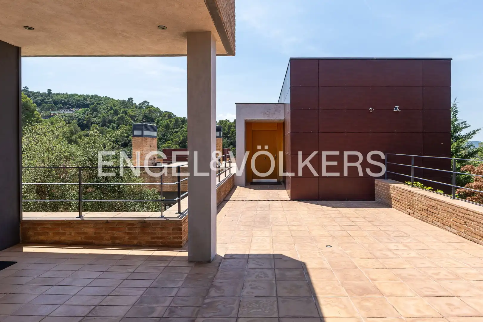 Terrassa de Casa adosada en venda en Sant Cugat del Vallès amb Calefacció, Jardí privat i Parquet