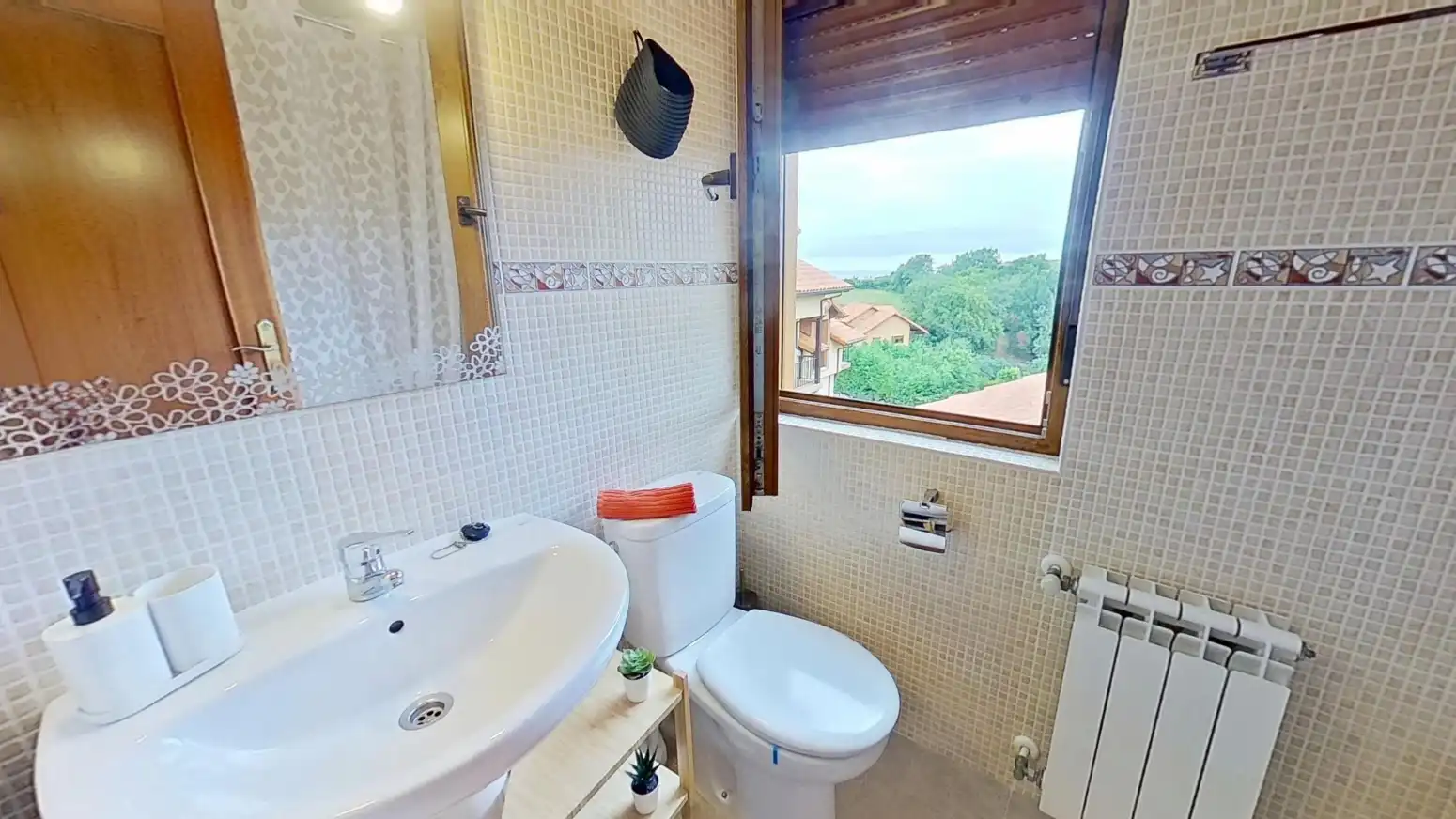 Baño de Piso en venta en Alfoz de Lloredo con Calefacción, Parquet y Balcón