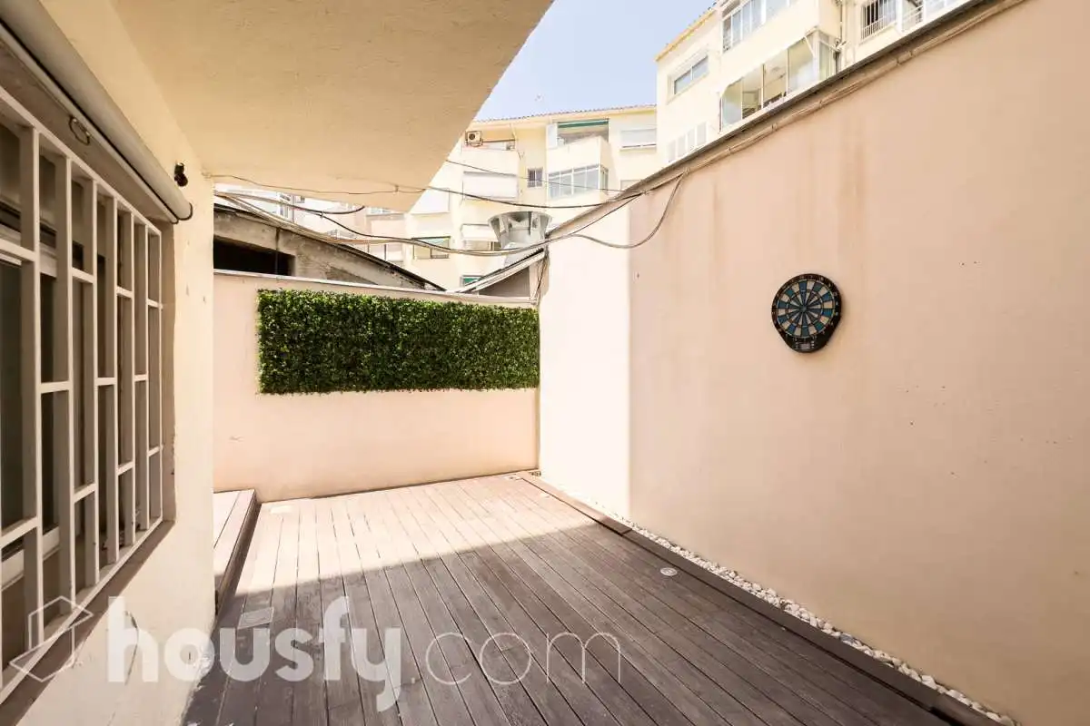 Terrasse von Erdgeschoss zum Verkauf in Barcelona mit Klimaanlage, Heizung und Privatgarten