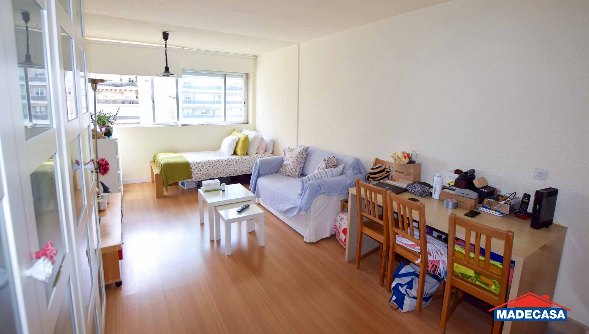 Sala d'estar de Estudi de lloguer en  Madrid Capital amb Calefacció, Moblat i Rentadora