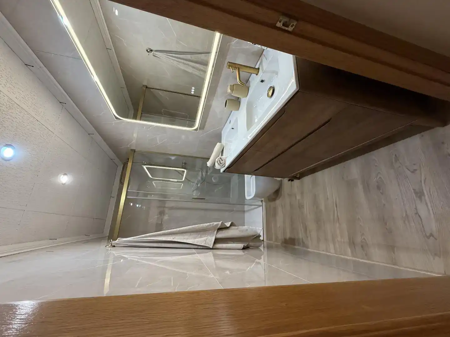 Bany de Apartament de lloguer en Valencia amb Aire condicionat, Parquet i Moblat
