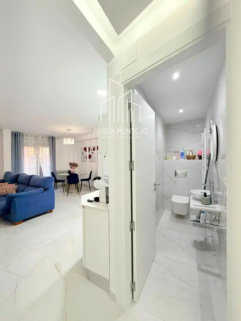 Baño de Piso de alquiler en Salamanca con Calefacción, Terraza y Amueblado