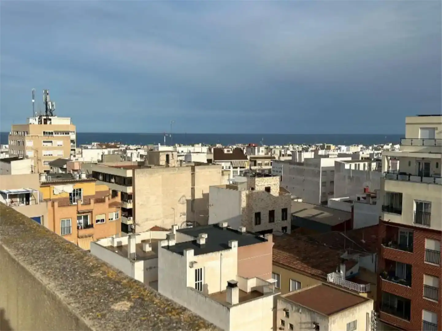 Vista exterior de Àtic en venda en Guardamar del Segura amb Aire condicionat i Balcó
