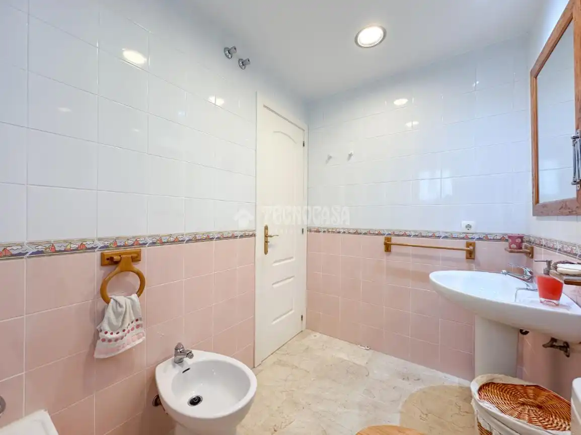 Baño de Piso en venta en Chipiona con Calefacción