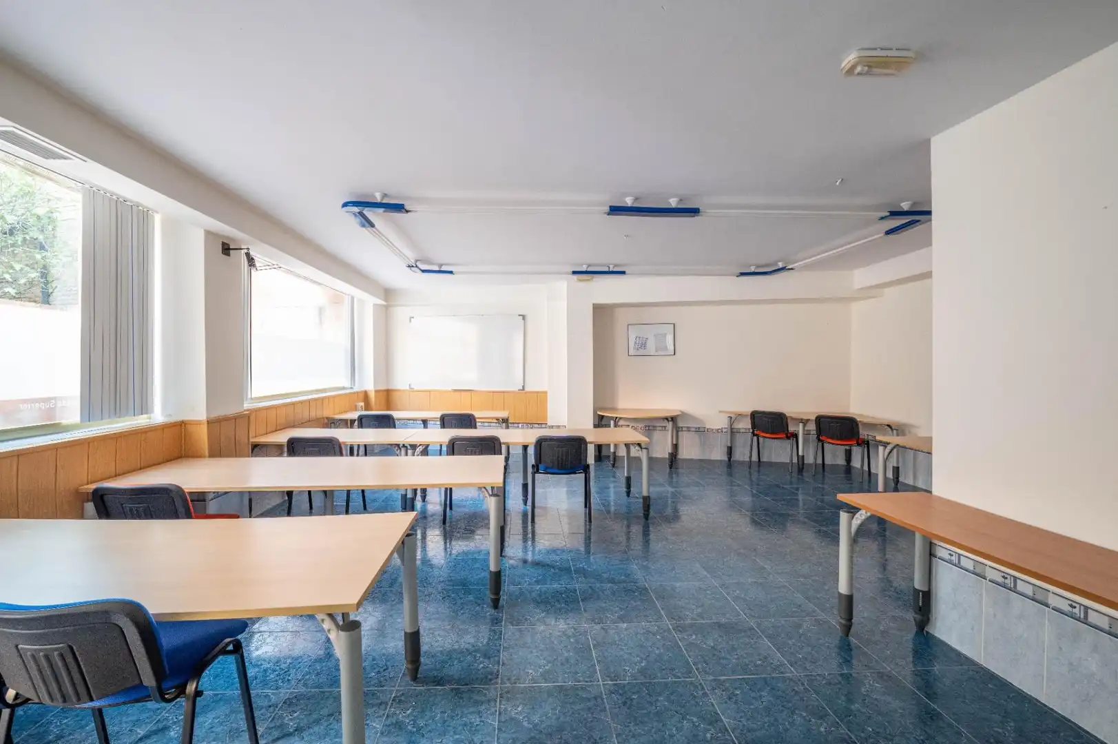 Commercial properties for sale in Las Gabias  with Air Conditioner, Heating and Furnished
