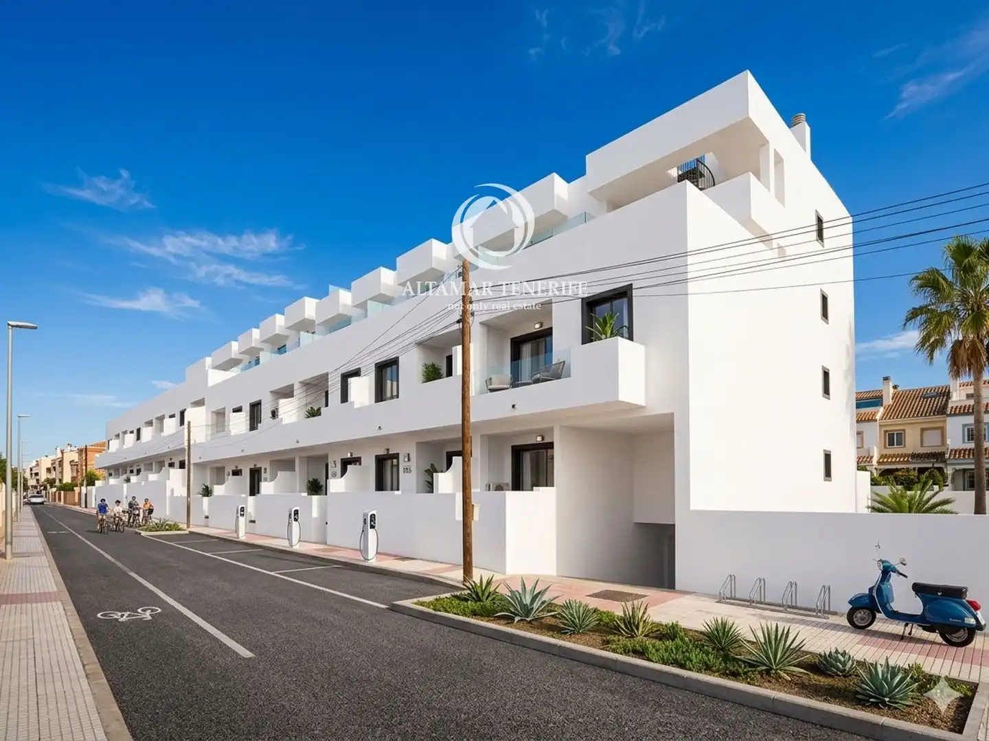 Vista exterior de Apartament en venda en Adeje amb Aire condicionat, Terrassa i Traster