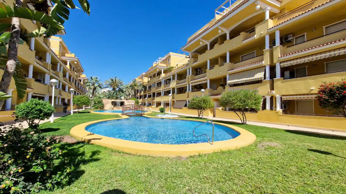 Vista exterior de Apartamento de alquiler en Dénia con Aire acondicionado, Calefacción y Terraza