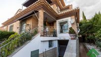 Vista exterior de Casa adosada en venda en Albolote amb Jardí privat i Piscina