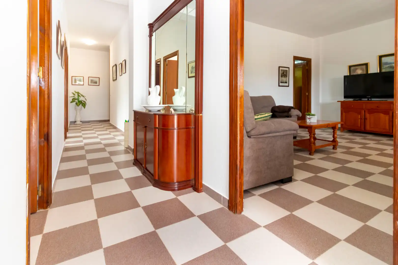 Haus oder Chalet zum Verkauf in Badajoz mit Klimaanlage, Abstellraum und Schwimmbad