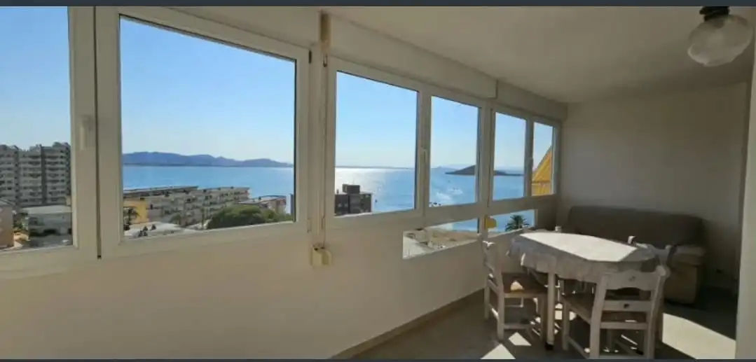 Terraza de Apartamento de alquiler en La Manga del Mar Menor con Calefacción, Piscina y Amueblado