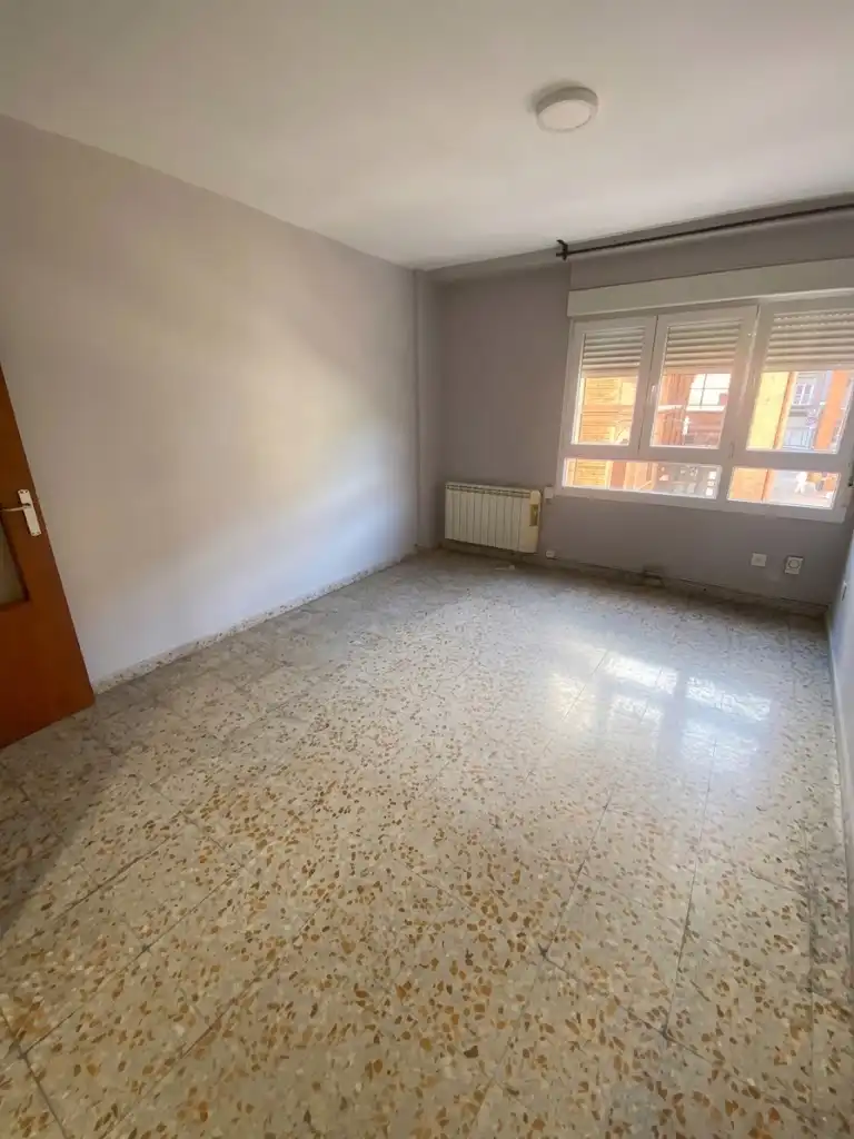 Piso con ascensor en venta en Avenida de la República Argentina, imagen 2