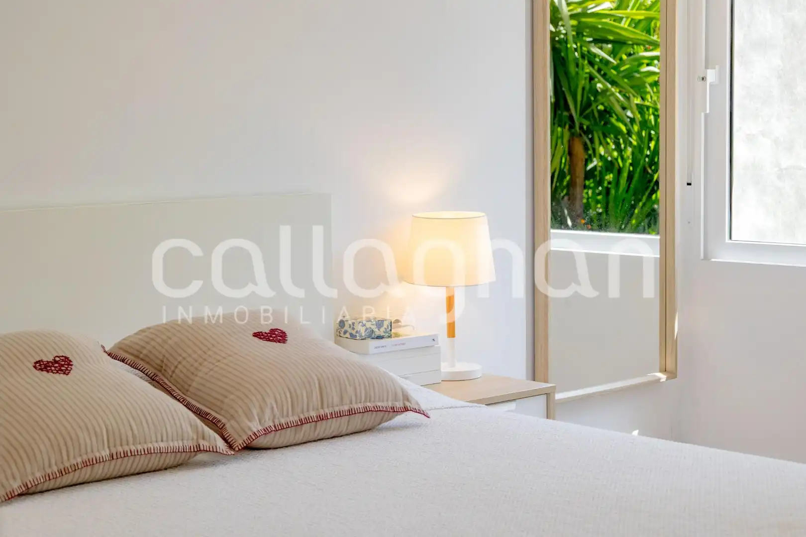 Habitación de Casa adosada en venta en Godella con Aire acondicionado, Calefacción y Jardín privado