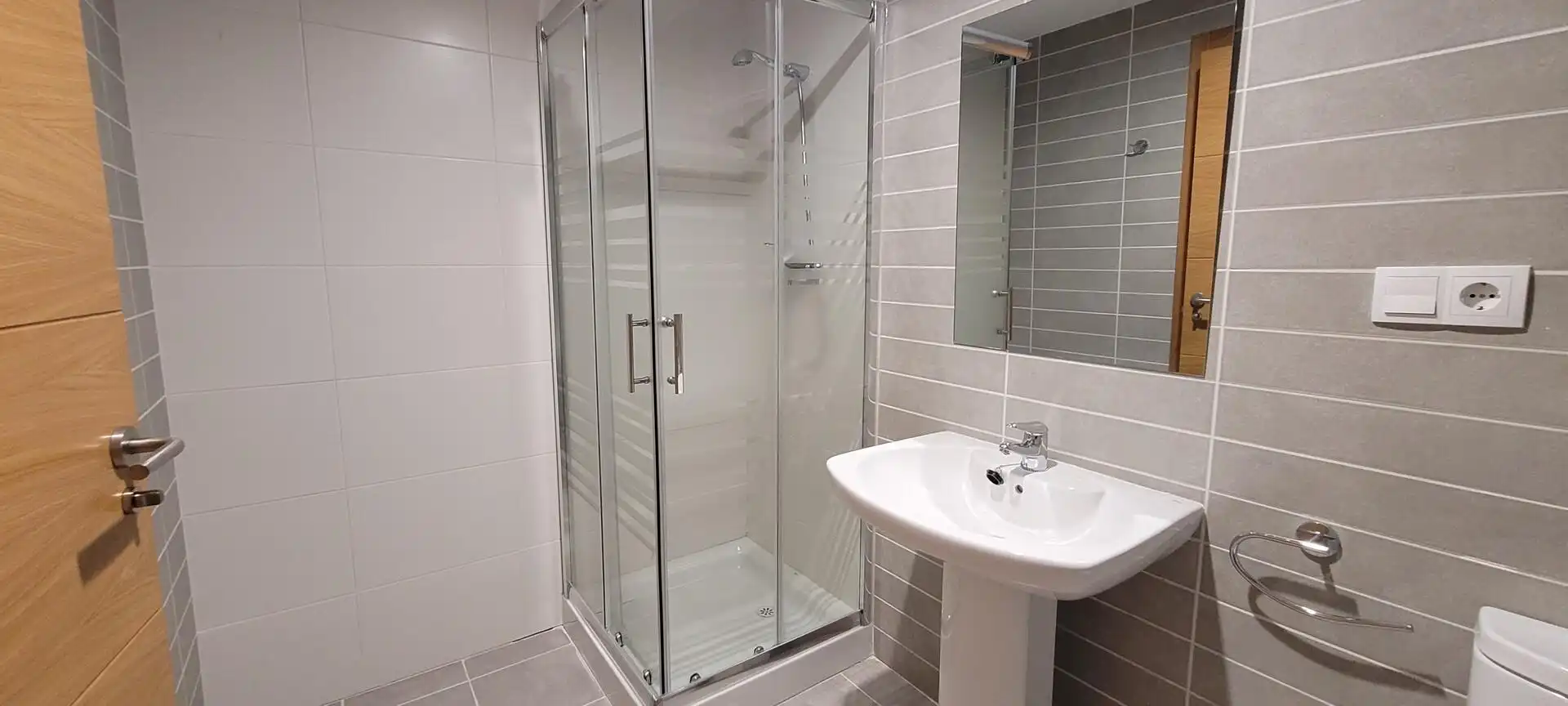 Badezimmer von Wohnungen zur Miete in San Jorge / Sant Jordi mit Klimaanlage, Heizung und Parkett