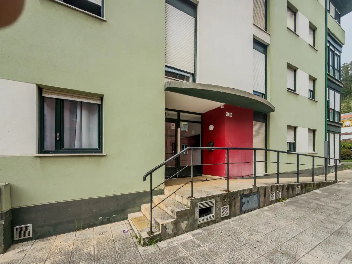 Vista exterior de Planta baixa en venda en Torrelavega  amb Traster i Moblat